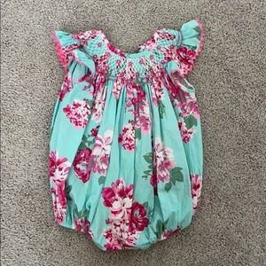 Smocked auctions bubble